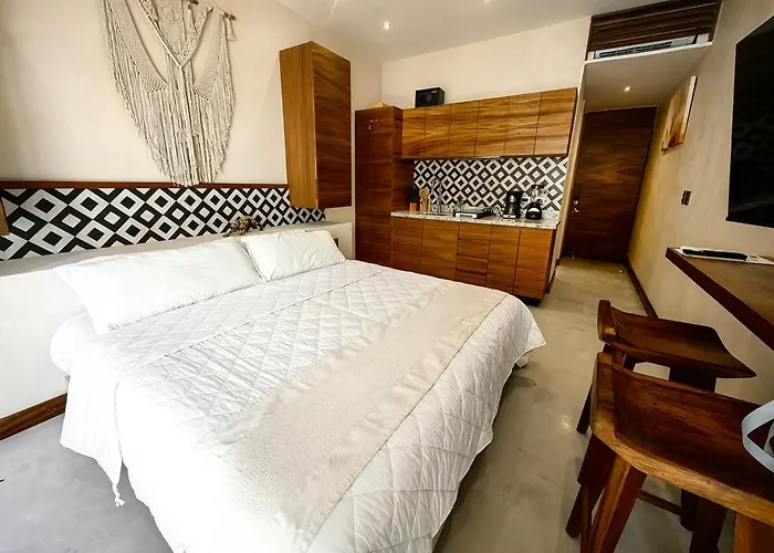 Chic Private Pool & Club Access *